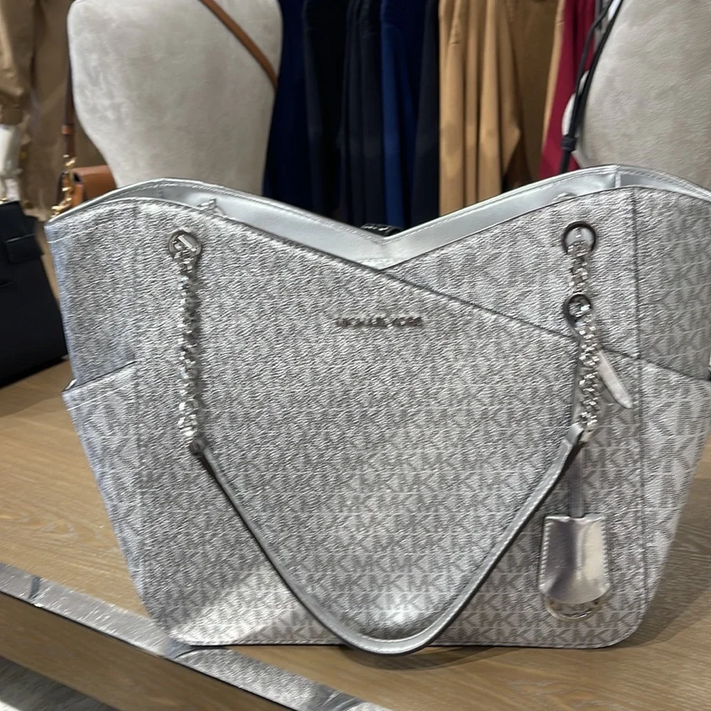 Michael Kors Jet Set Travel Large Chained Tote Shoulder Bag MK 
Silver

NWT - Picture 4 of 16